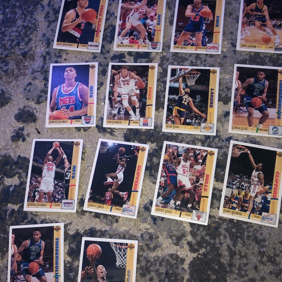 Basketball Lot Full Of 34 Mint Condition Cards - Picture 8 of 11